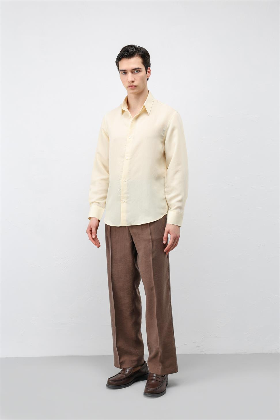 قميص رجالي مخطط من مزيج من الأقمشة