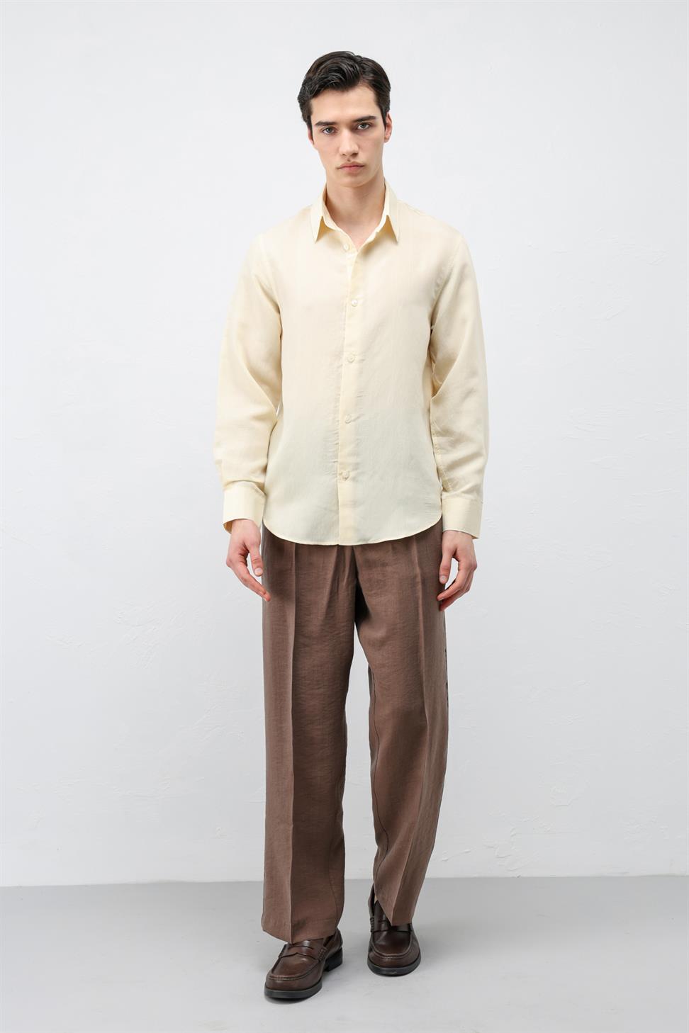 قميص رجالي مخطط من مزيج من الأقمشة