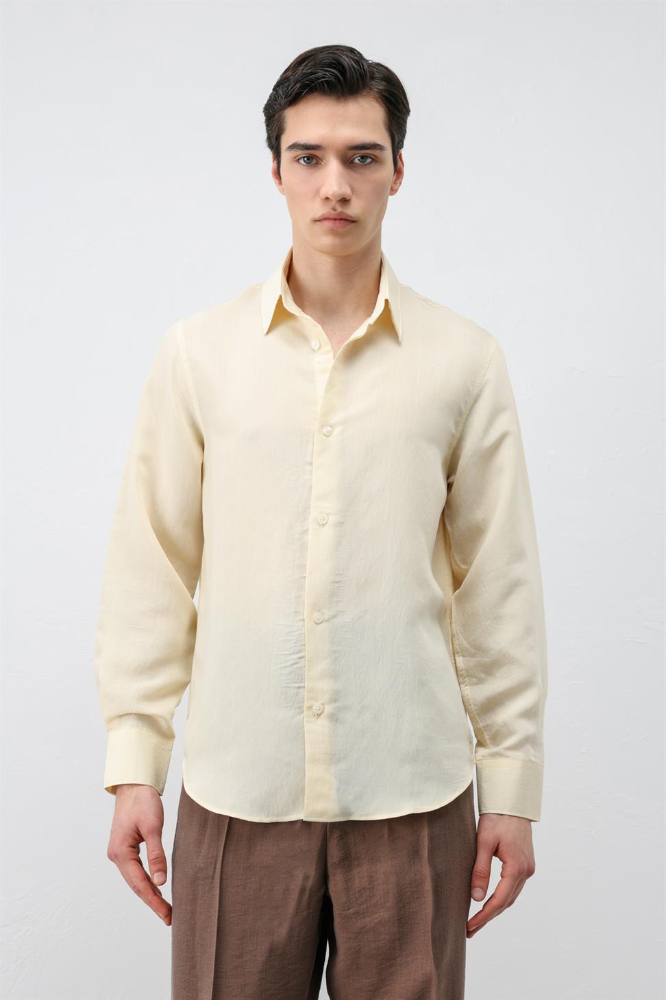 قميص رجالي مخطط من مزيج من الأقمشة