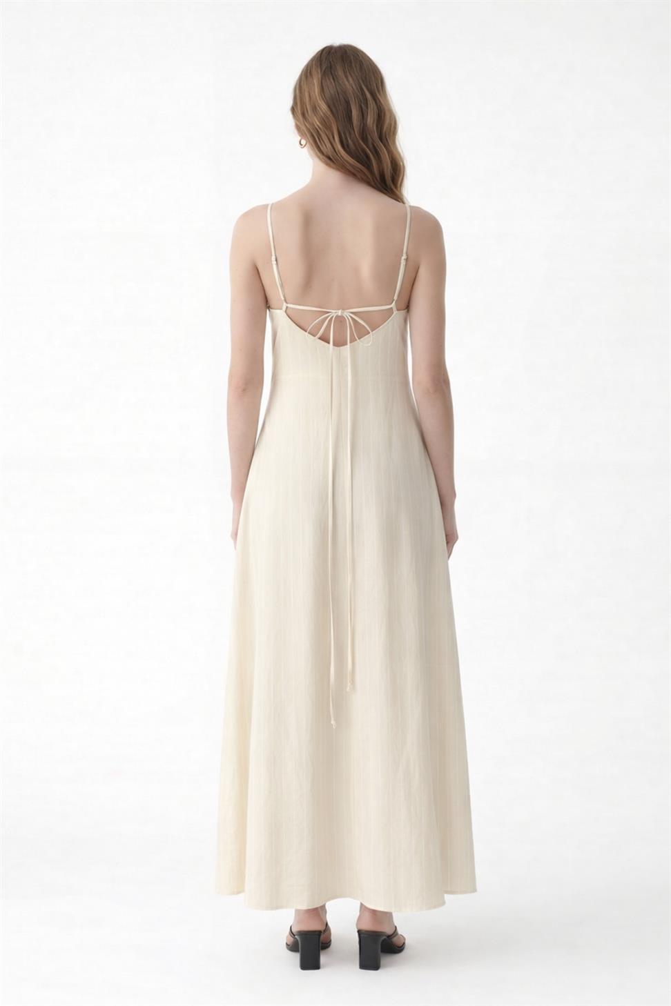 فستان نسائي مخطط من مزيج من الأقمشة