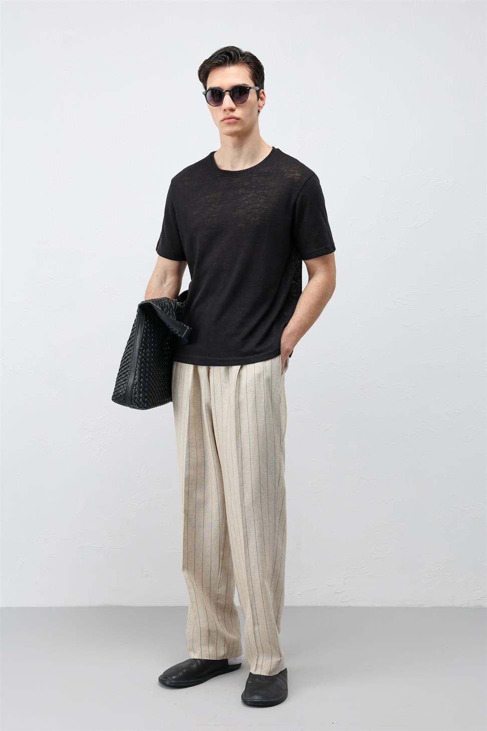 تي شيرت رجالي بسيط