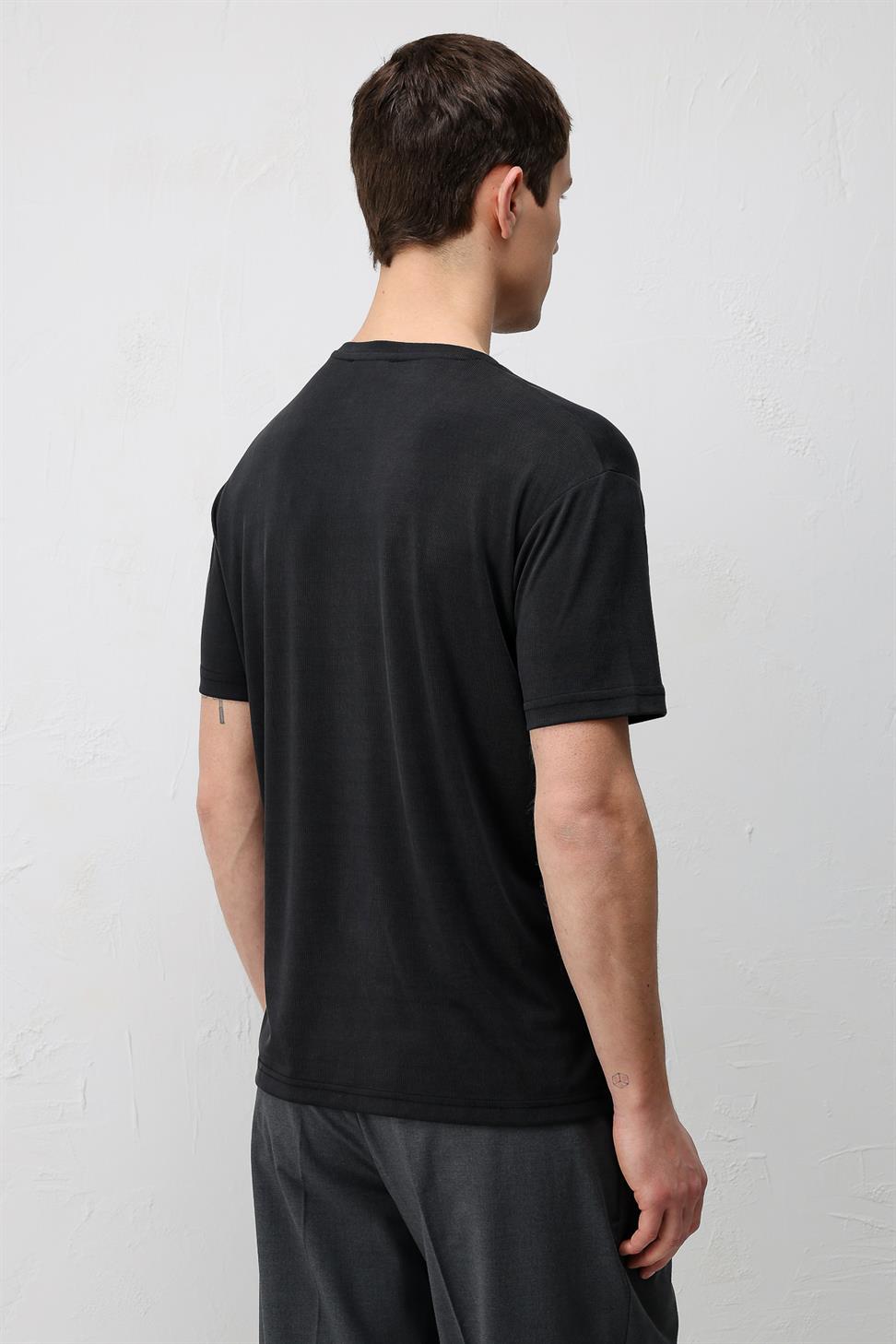 تي شيرت رجالي فاخر ذو نسيج مميز