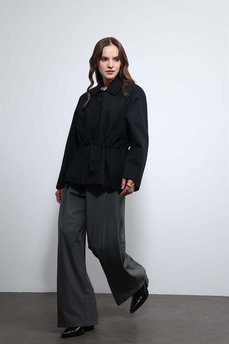 Antioch Siyah Ayarlanabilir Bele Sahip Kısa Trençkot