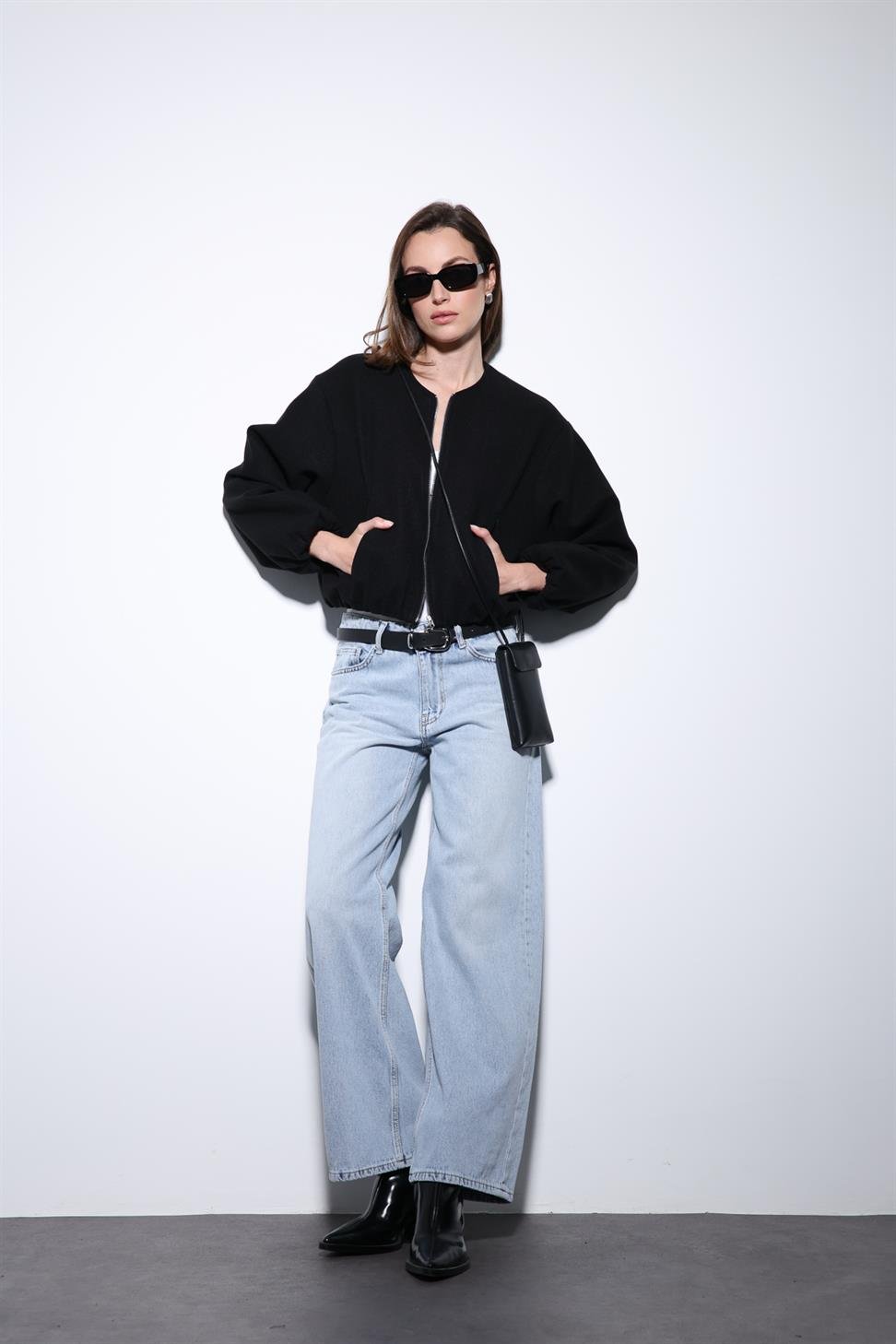 Antioch Siyah Bel Lastikli Crop Kadın Mont