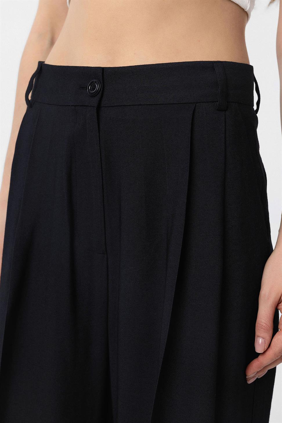 بنطلون نسائي بثنيتين