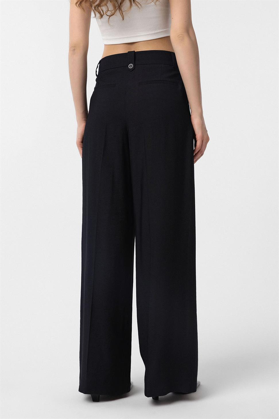 بنطلون نسائي بثنيتين