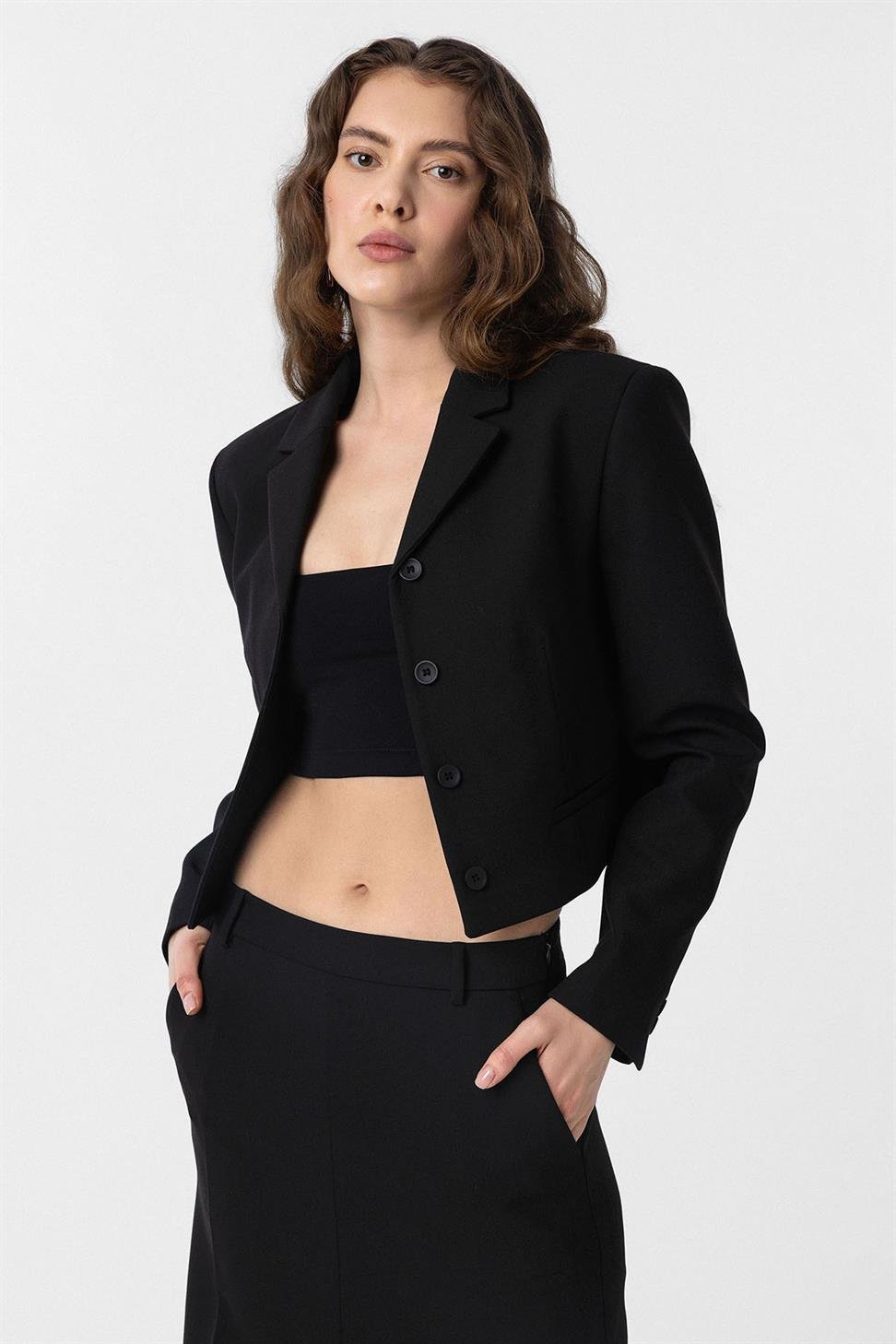 Antioch Siyah Crop Kadın Blazer Ceket