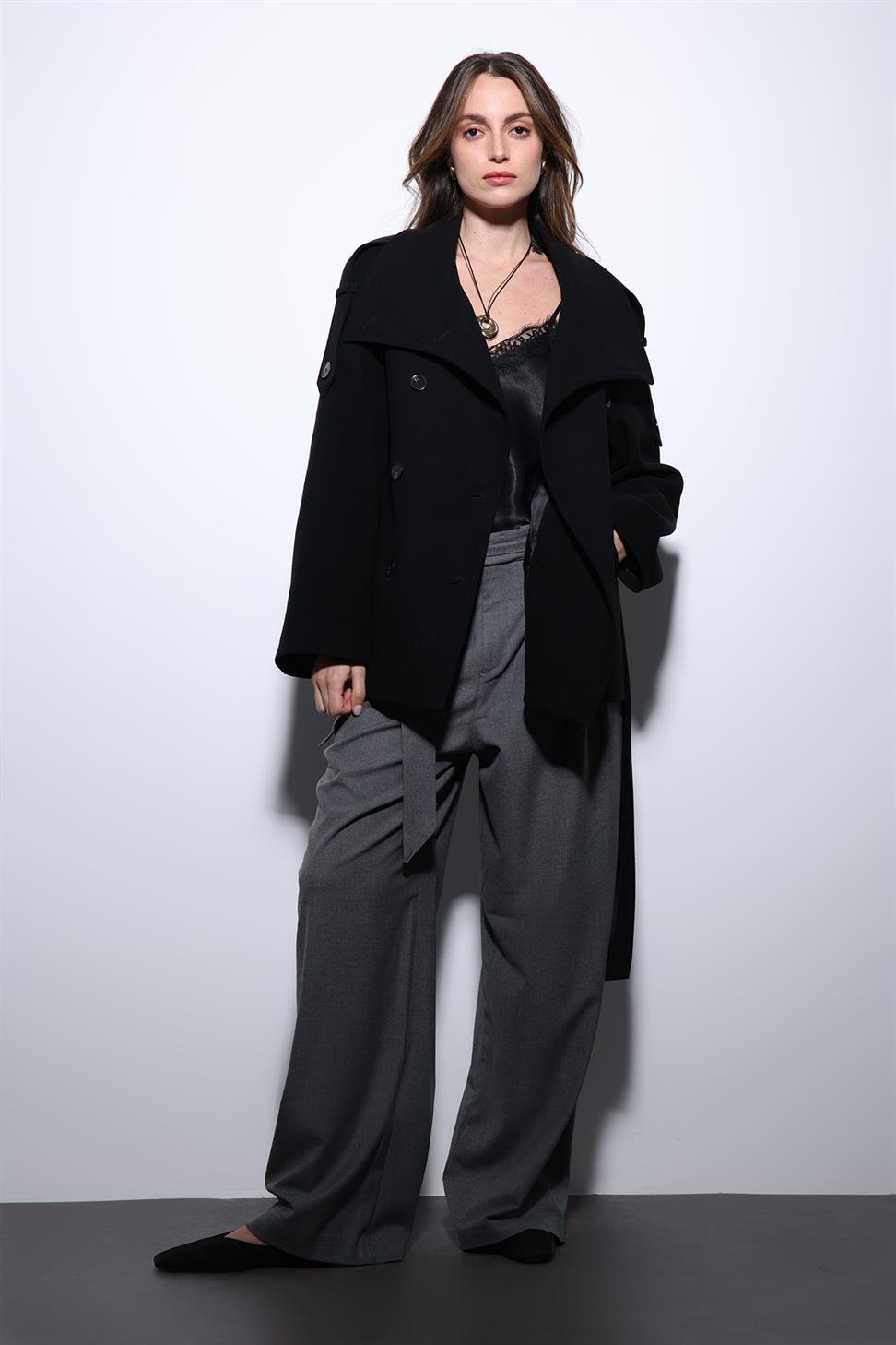 Antioch Siyah Dik Yaka Kruvaze Kadın Kaban