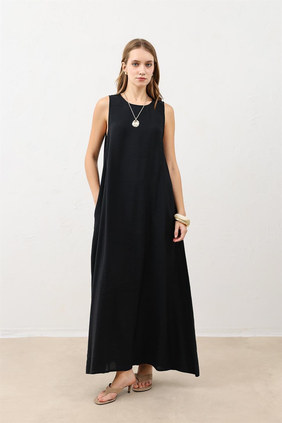 فستان ميدي برقبة حبال ملفوفة