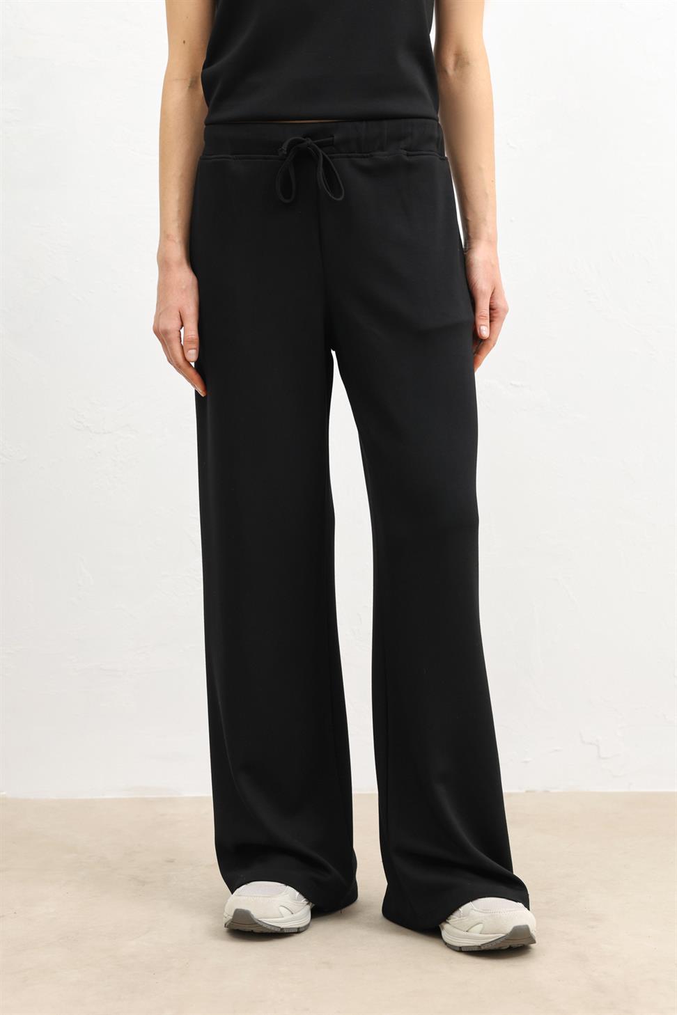 Womens Relaxed-Fit Sweatsuit