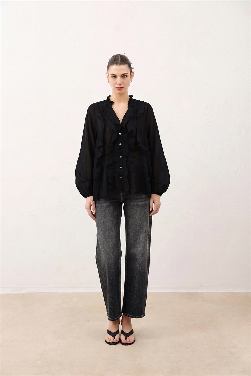 Antioch Siyah Fırfırlı Kadın Gömlek