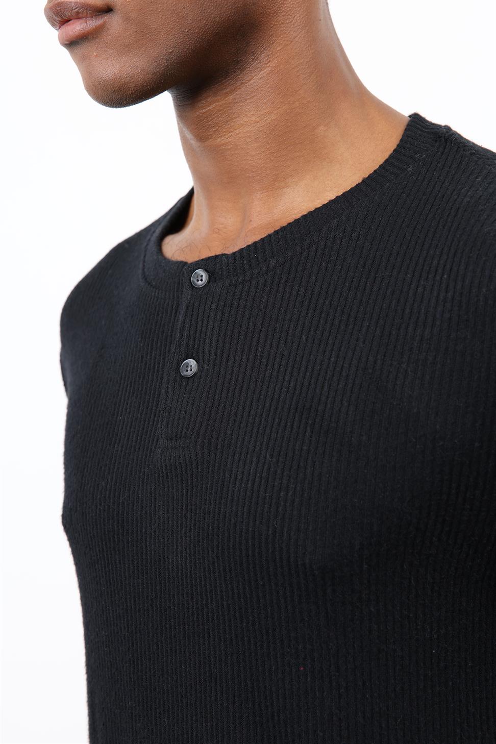 تي شيرت بياقة وأزرار