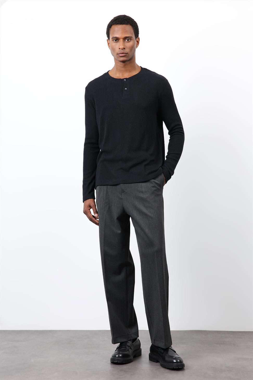 تي شيرت بياقة وأزرار