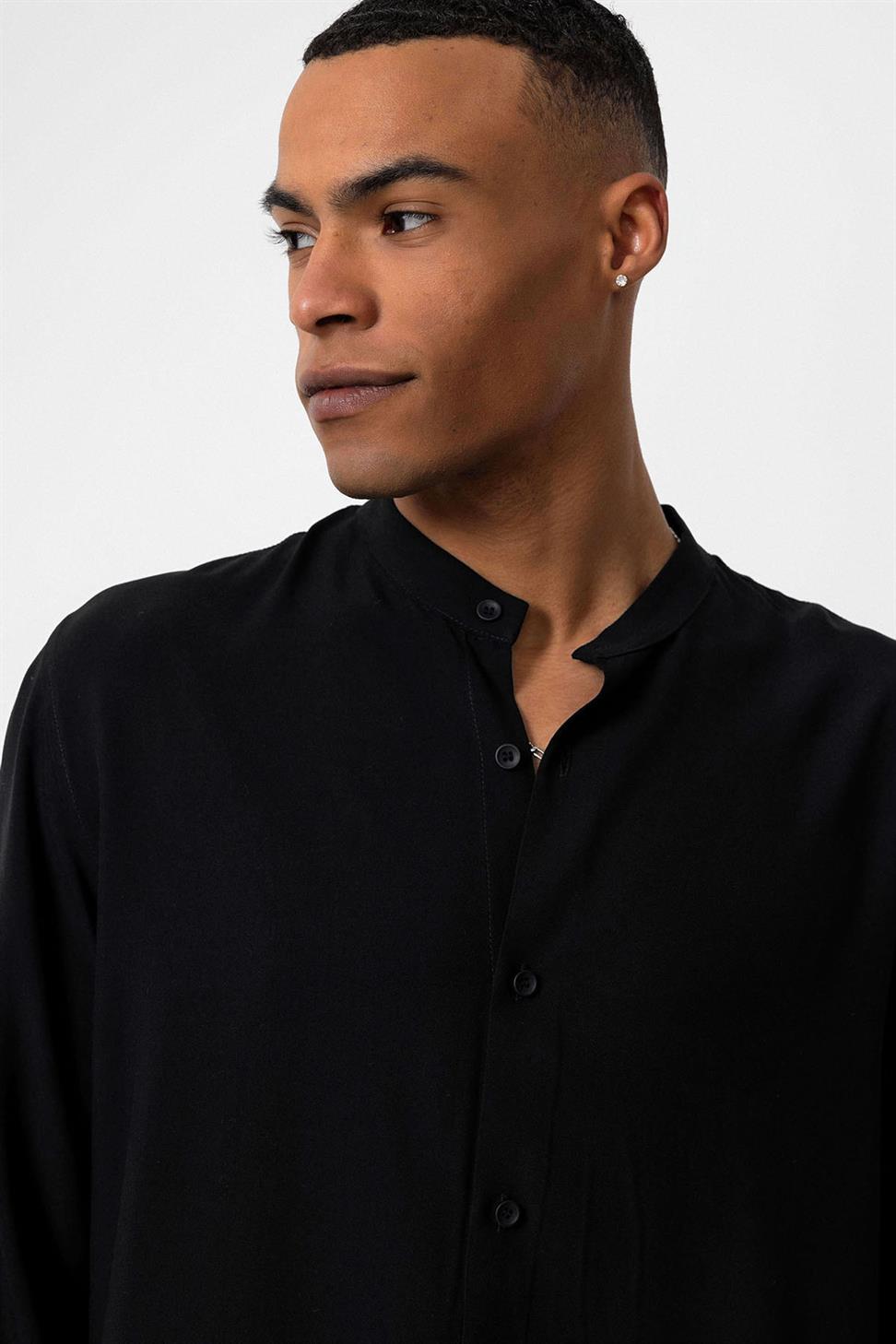 قميص رجالي بياقة القاضي بياقة عادية