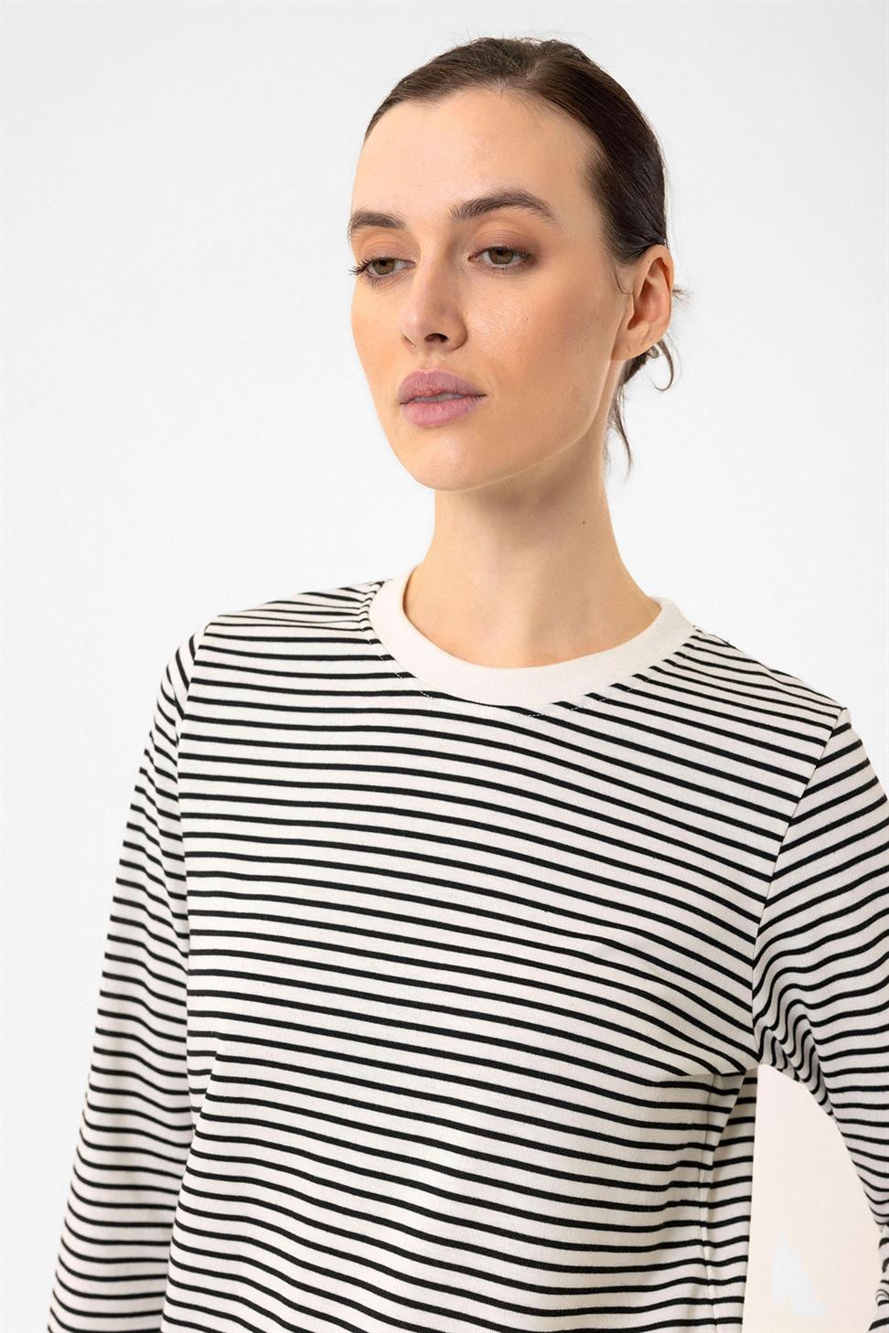 Antioch Siyah Kadın Çizgili Mevsimlik Kazak