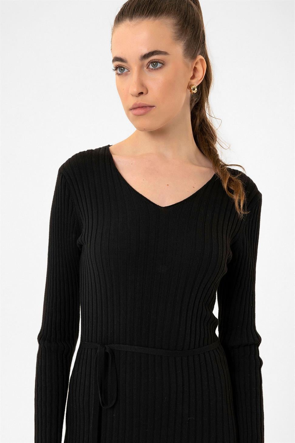 فستان نسائي متوسط الطول منسوج مع رباط