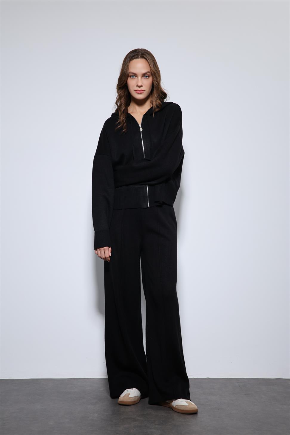 Antioch Siyah Kapüşonlu Üst ve Geniş Paça Triko Takım