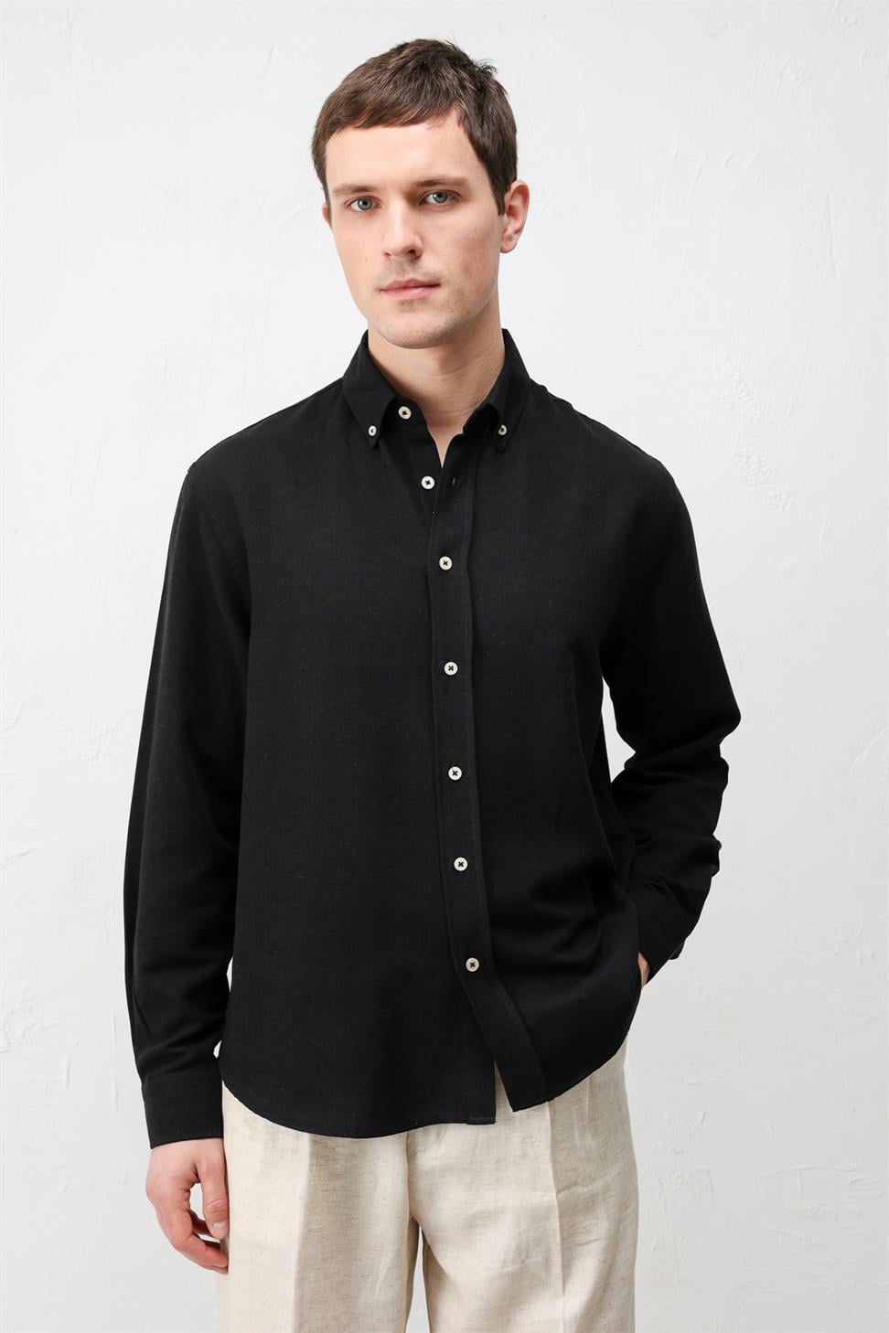 Relaxed Fit Mens Shirt with Linen Blend