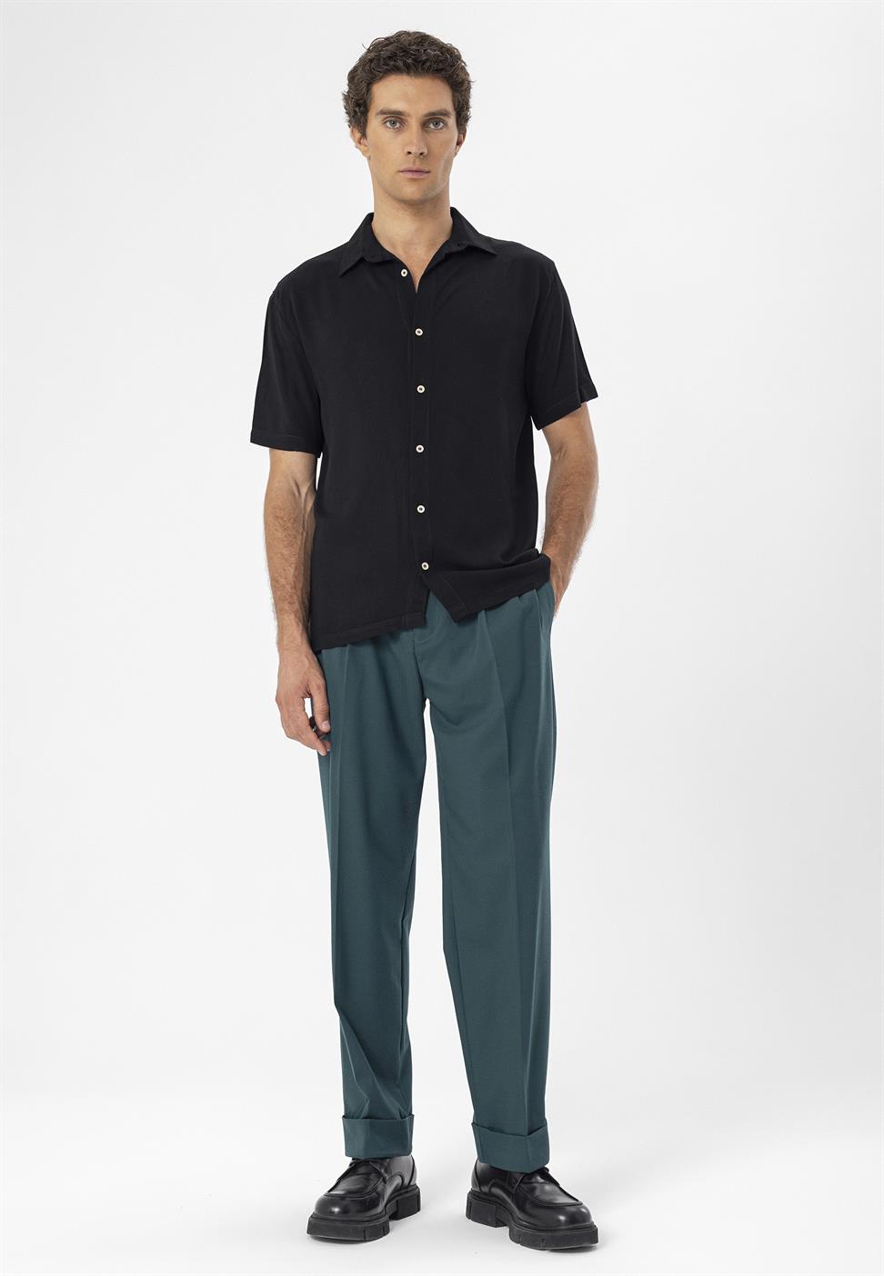 قميص رجالي بأكمام قصيرة عادية تناسب الرجال