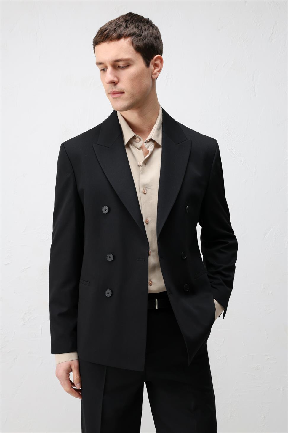 جاكيت بليزر رجالي بقصة مريحة