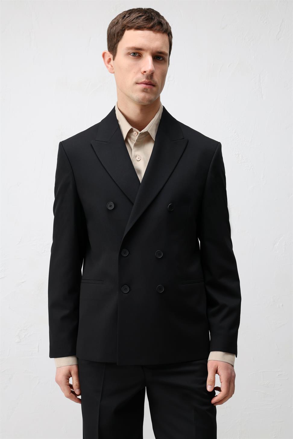 جاكيت بليزر رجالي بقصة مريحة