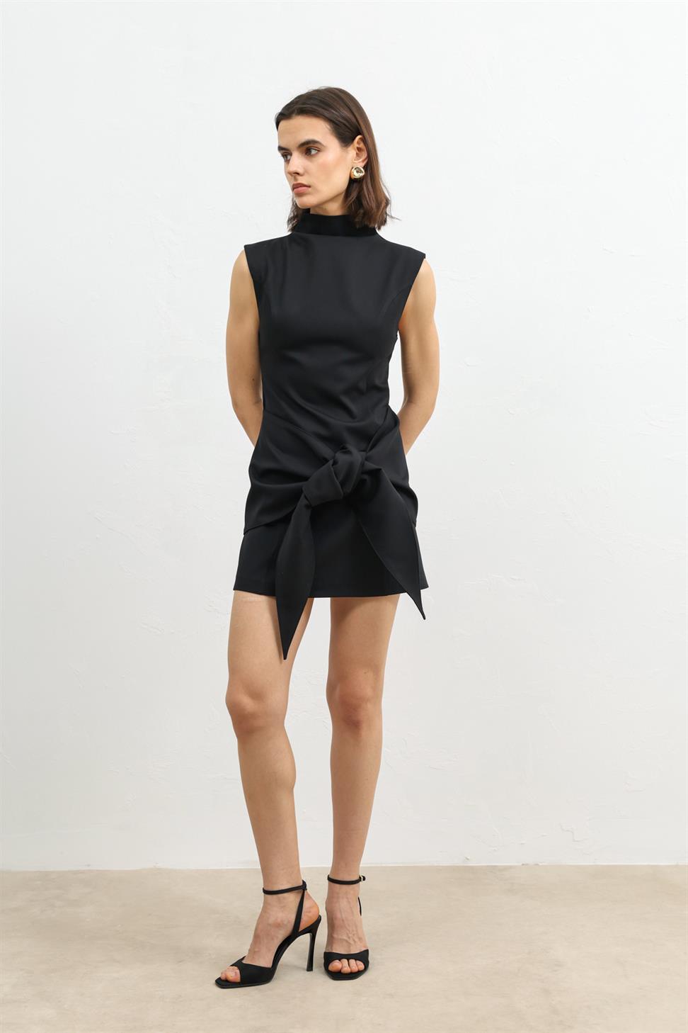 فستان قصير للنساء بياقة