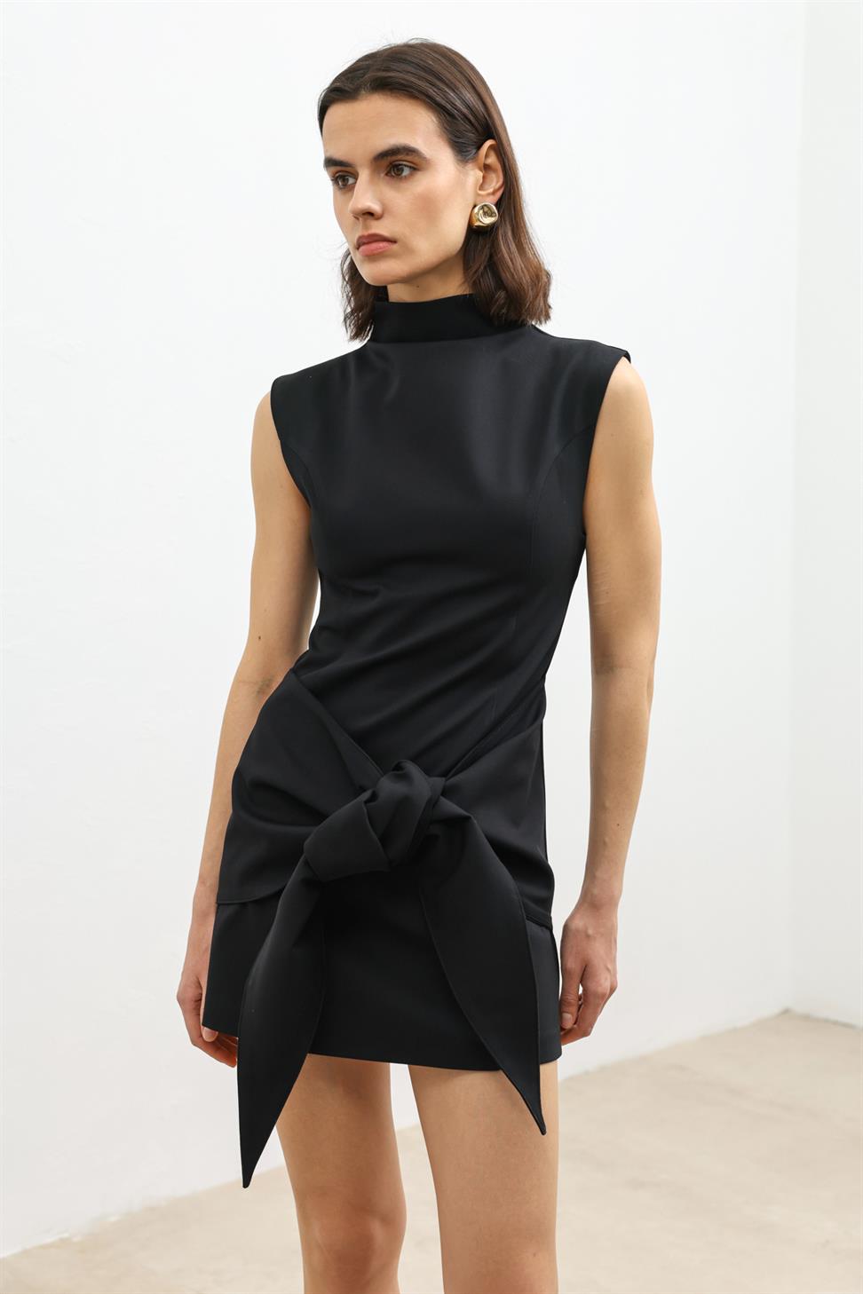 فستان قصير للنساء بياقة