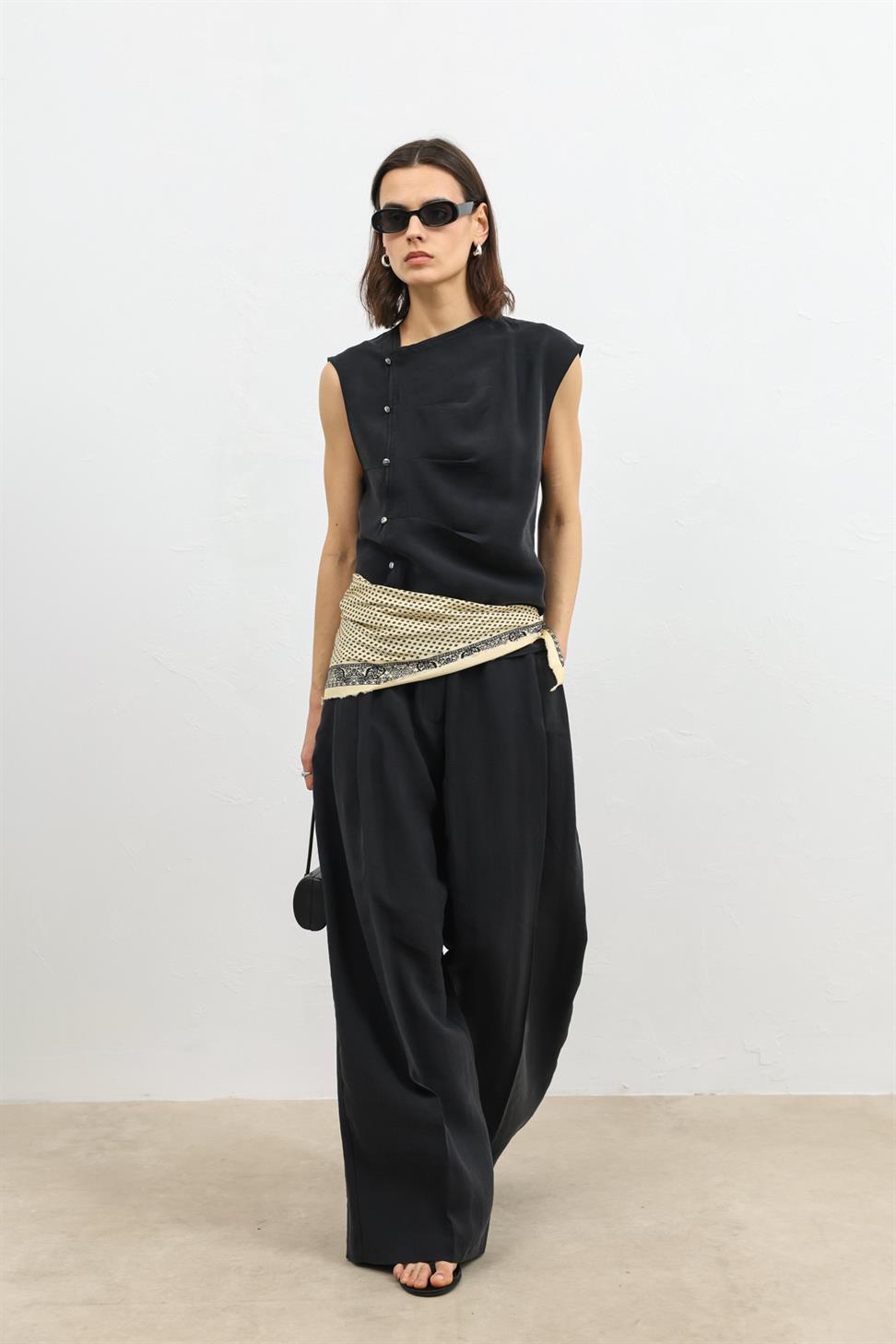 بنطال نسائي واسع الساق من مزيج الليوسيل