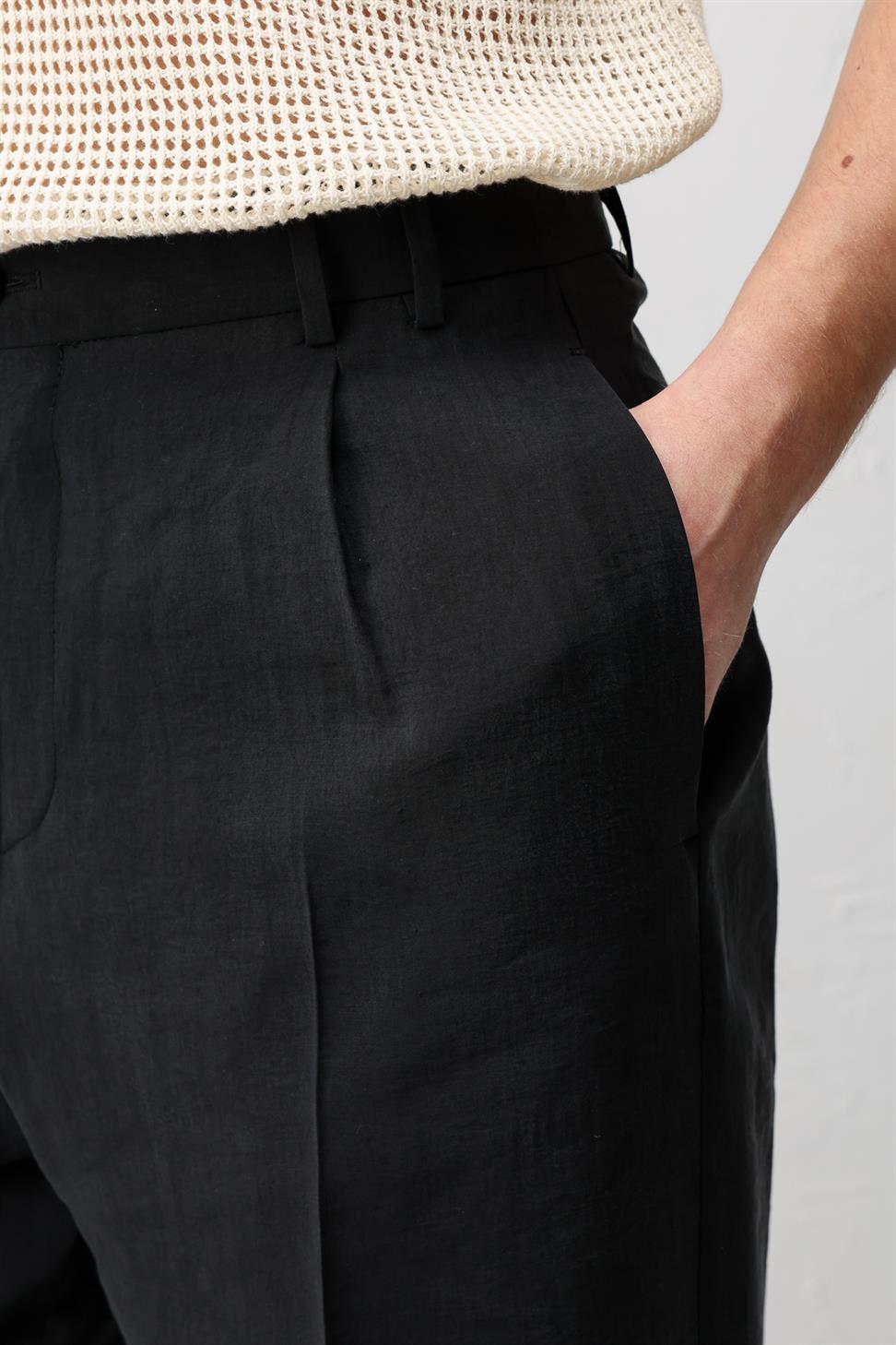 بنطلون رجالي مريح بقصّة واسعة من الليوسيل