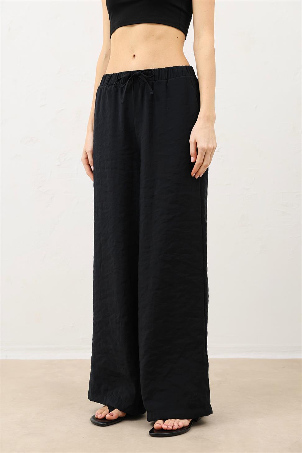 بنطال نسائي من مزيج من الأقمشة