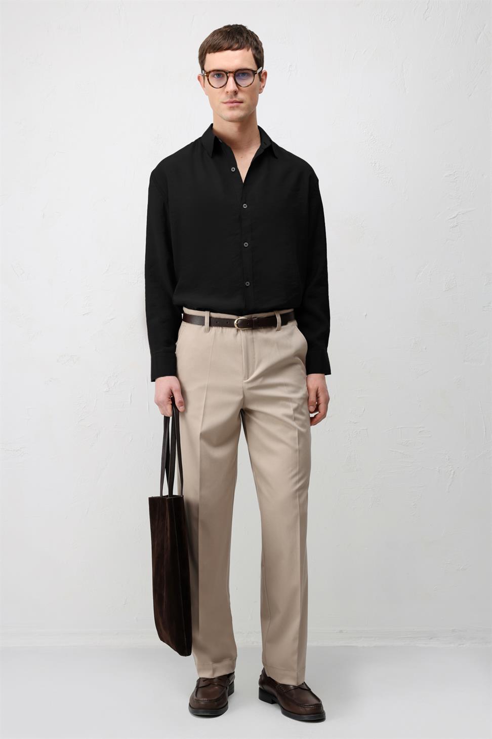 قميص رجالي مريح من مزيج من الأقمشة