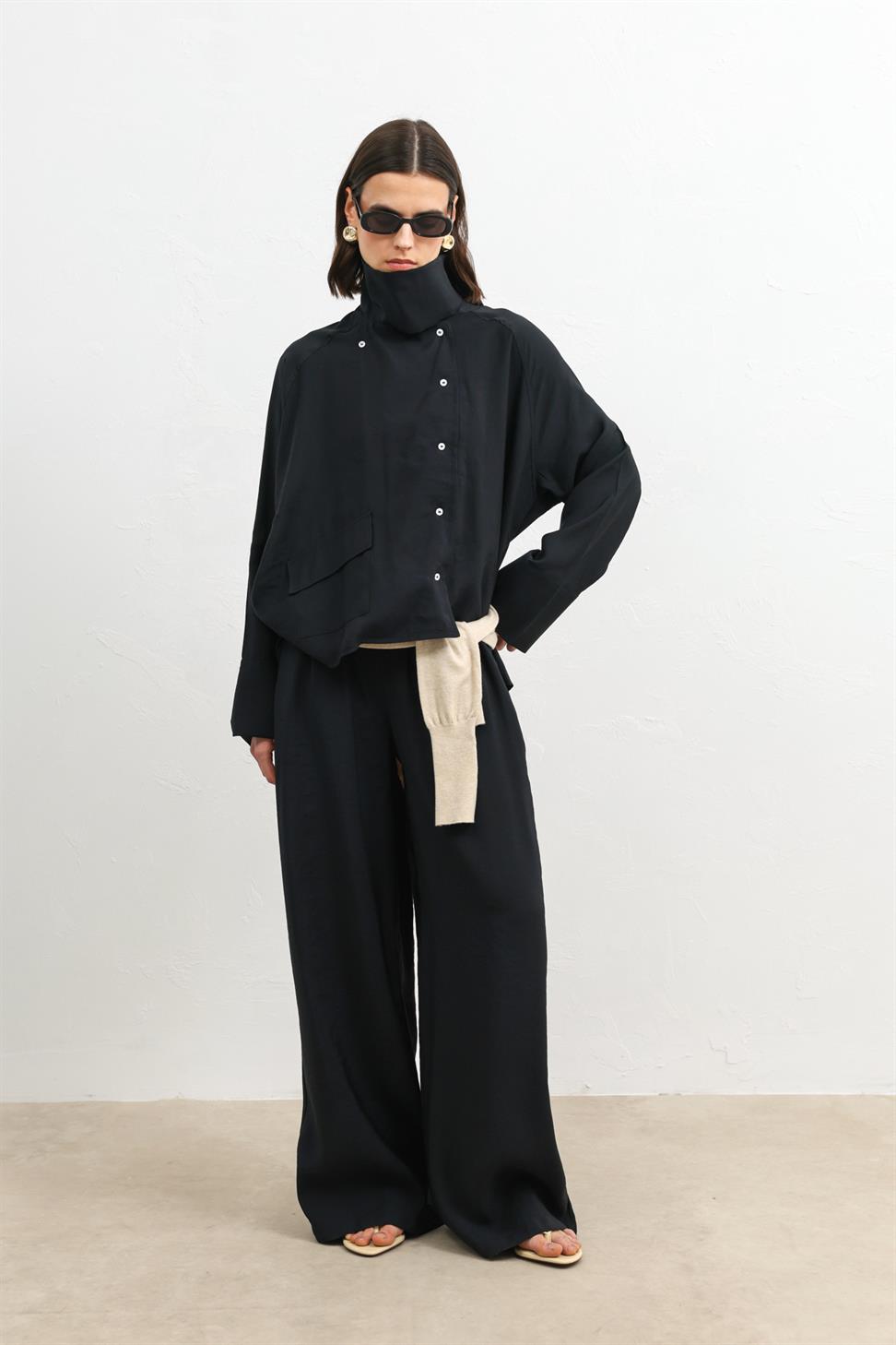 قميص نسائي بياقة عالية