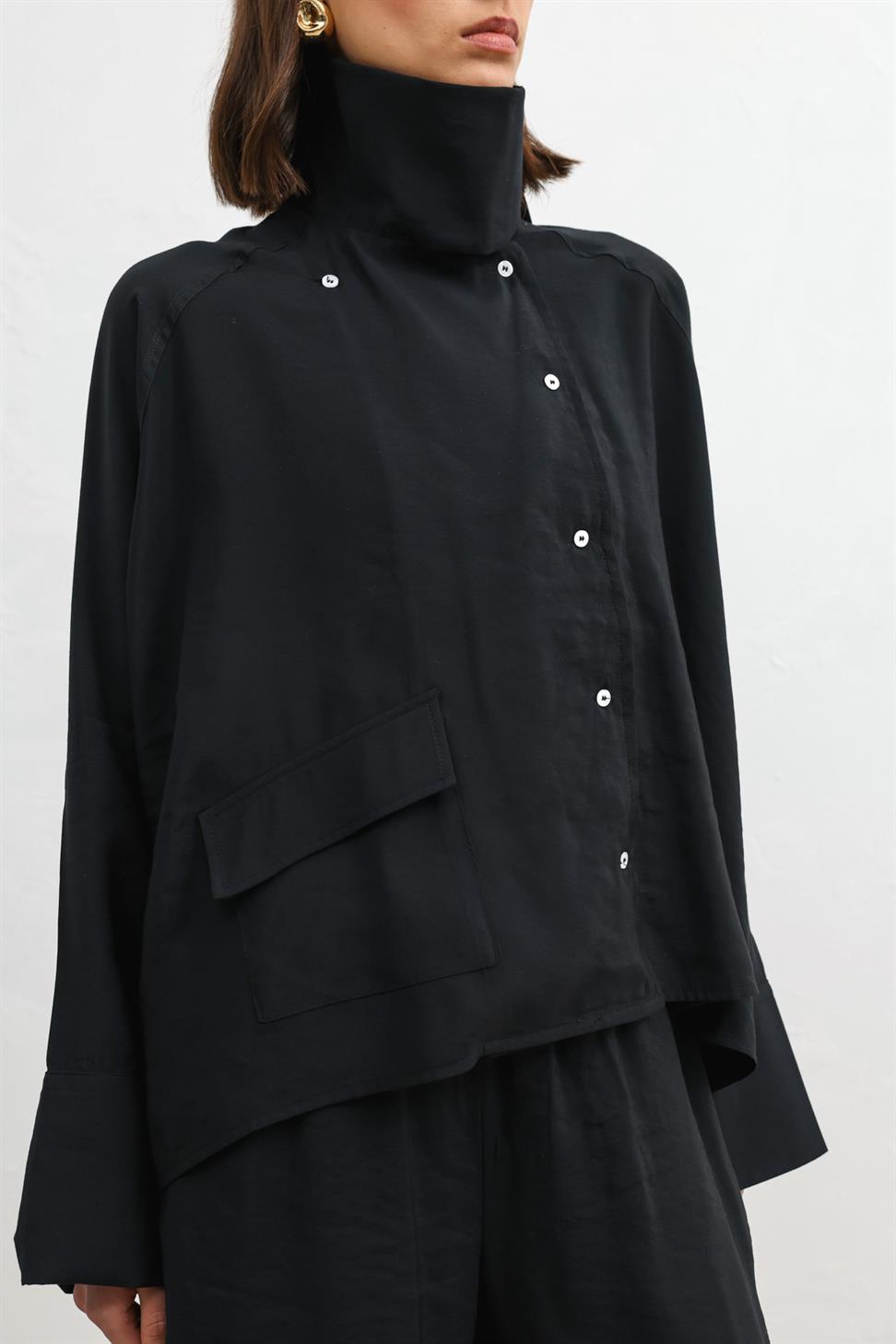 قميص نسائي بياقة عالية