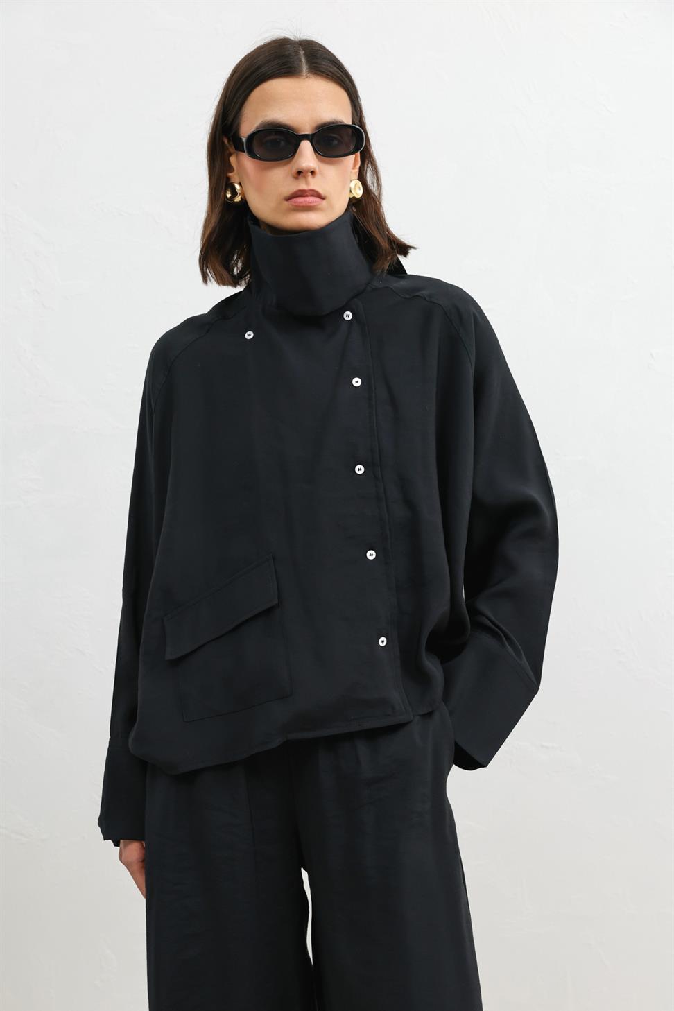 قميص نسائي بياقة عالية