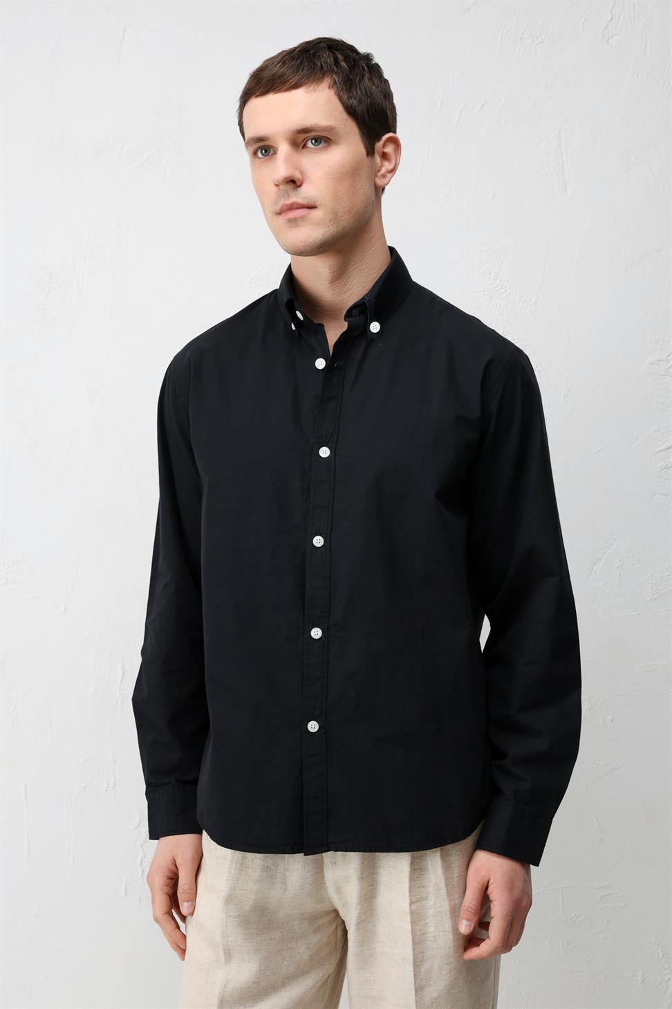 قميص رجالي بقصة مريحة