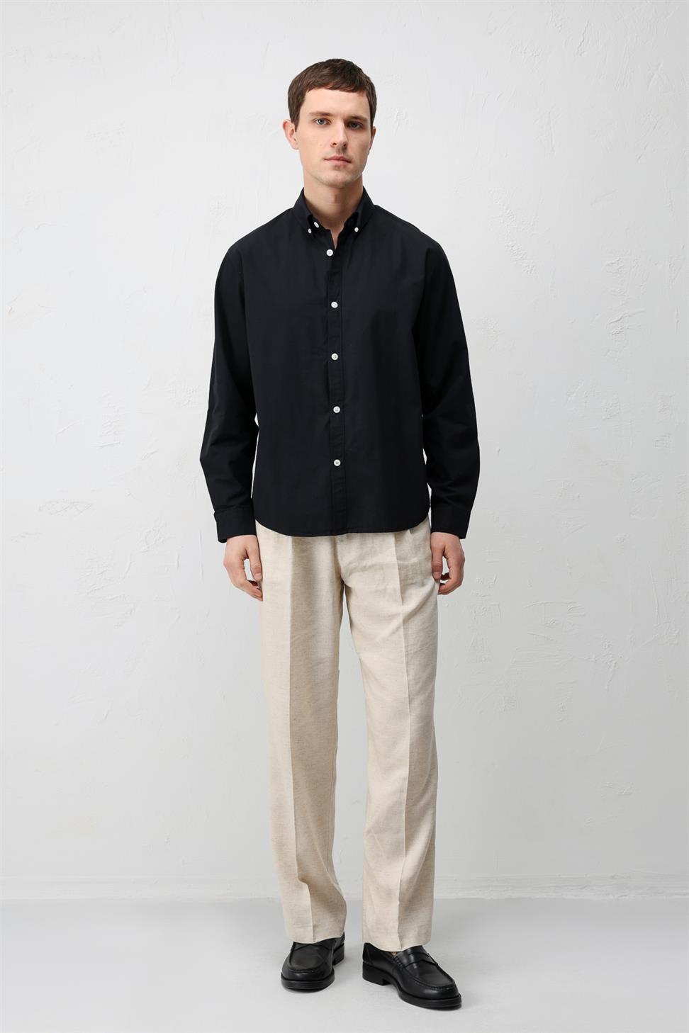 قميص رجالي بقصة مريحة