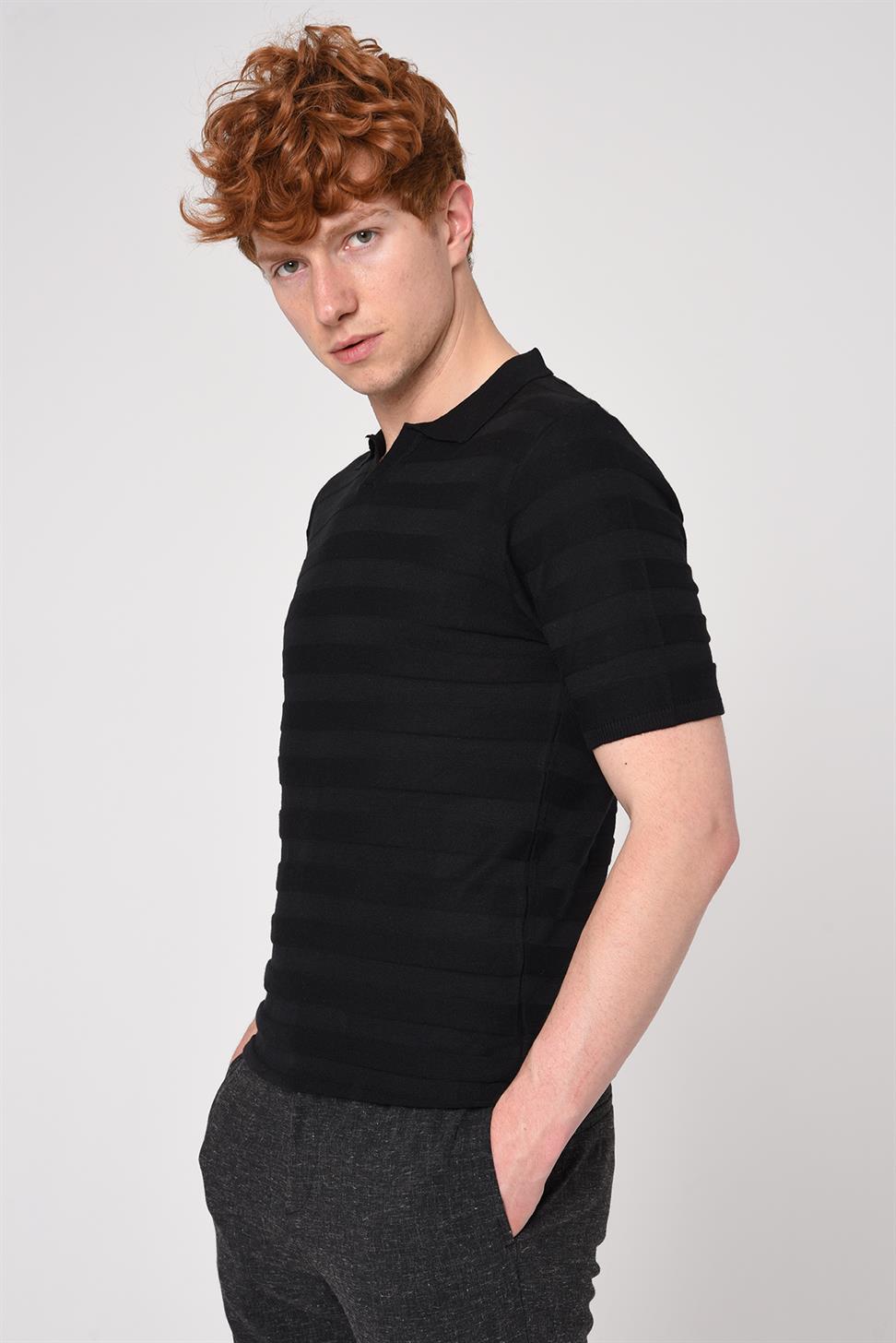 تي شيرت تريكو منقوش بياقة بولو مخططة