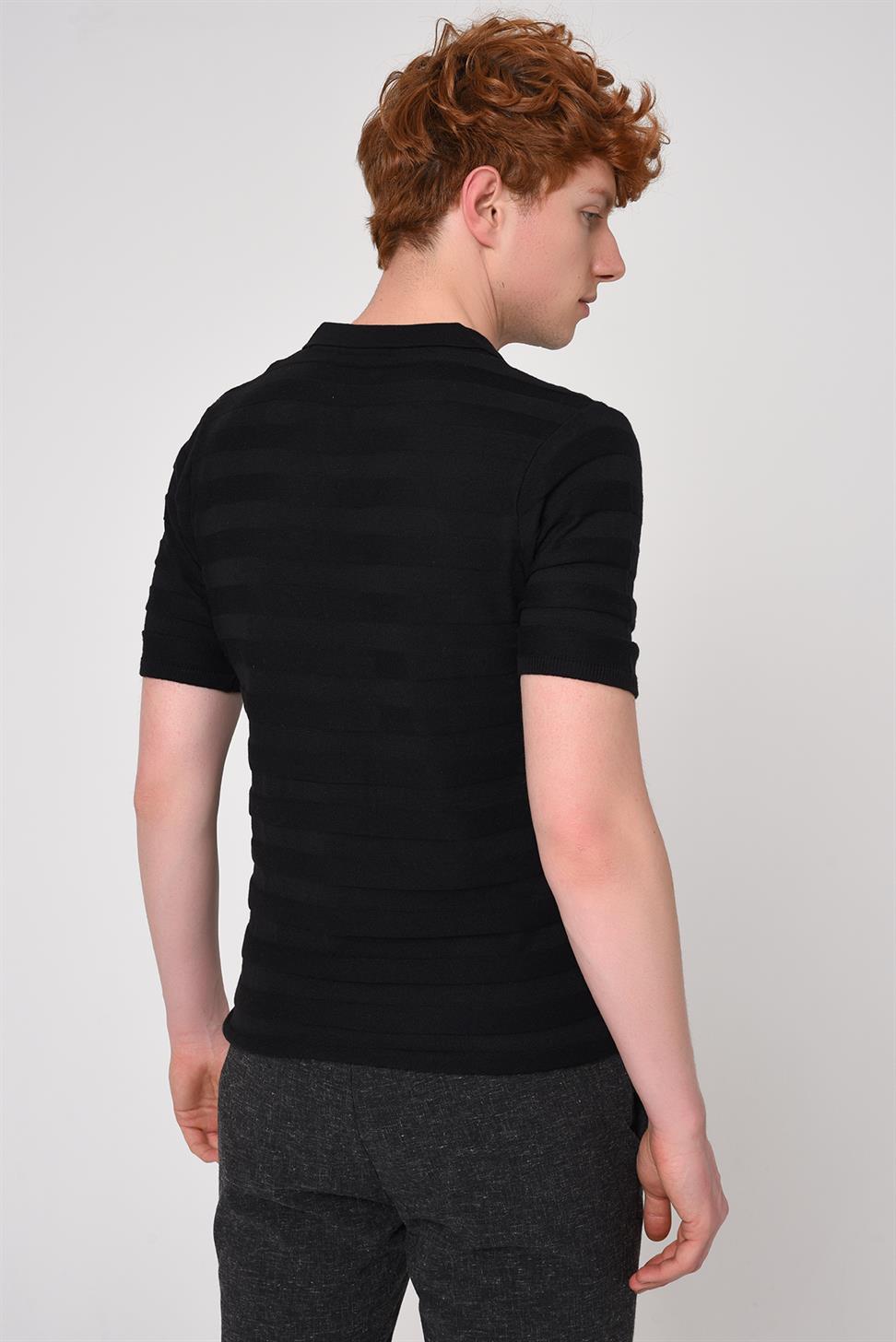 تي شيرت تريكو منقوش بياقة بولو مخططة