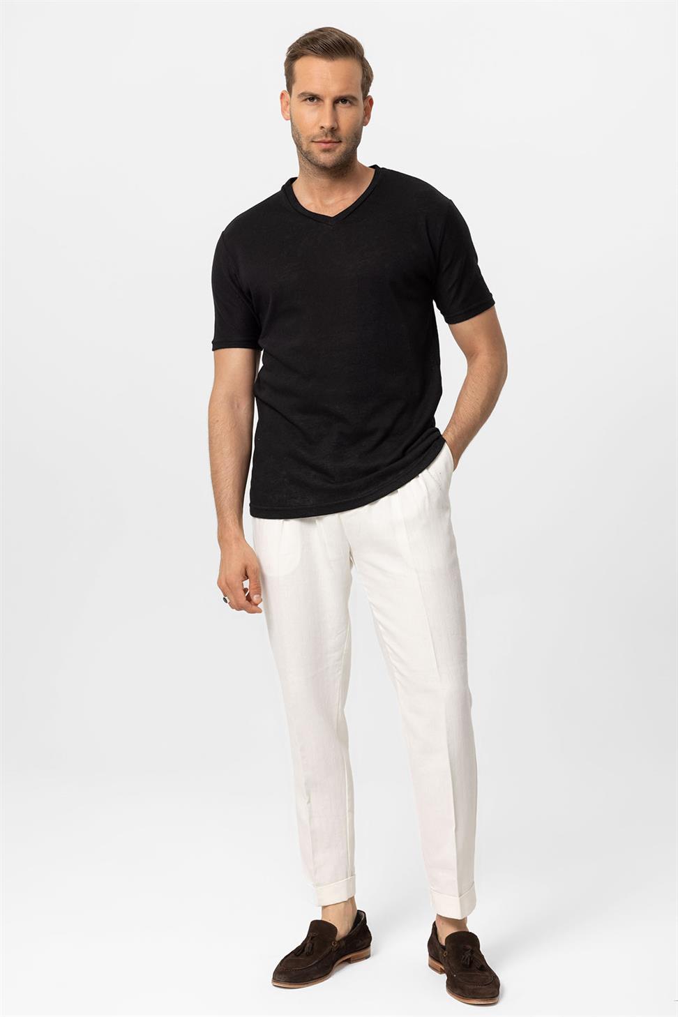 تي شيرت رجالي أساسي برقبة على شكل V