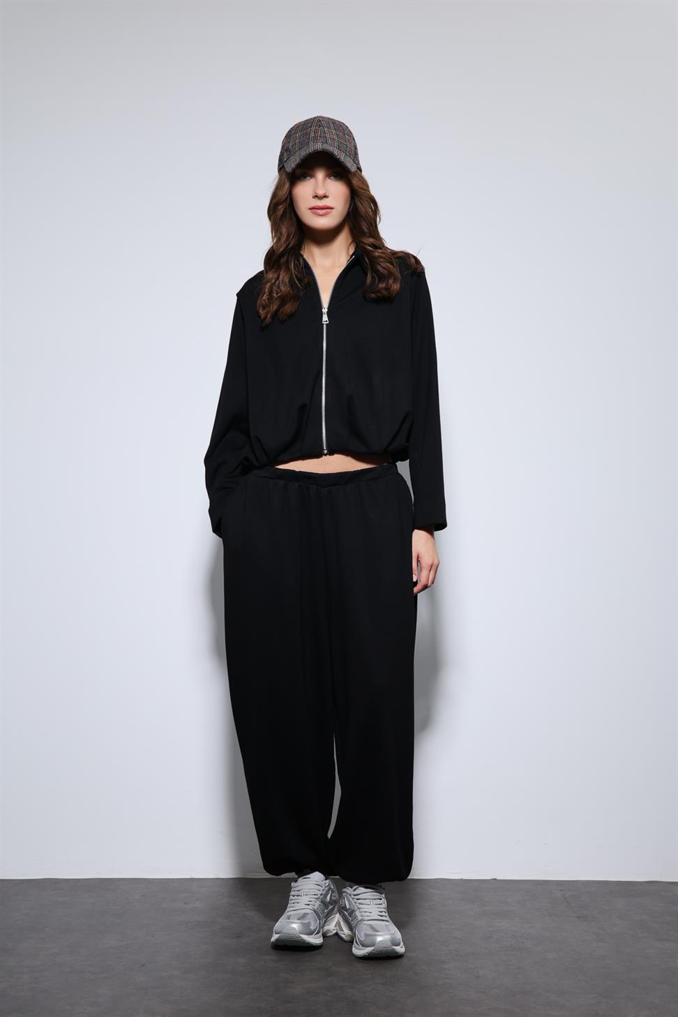 Antioch Siyah Volümlü Ceket ve Paça Lastikli Eşofman Takım