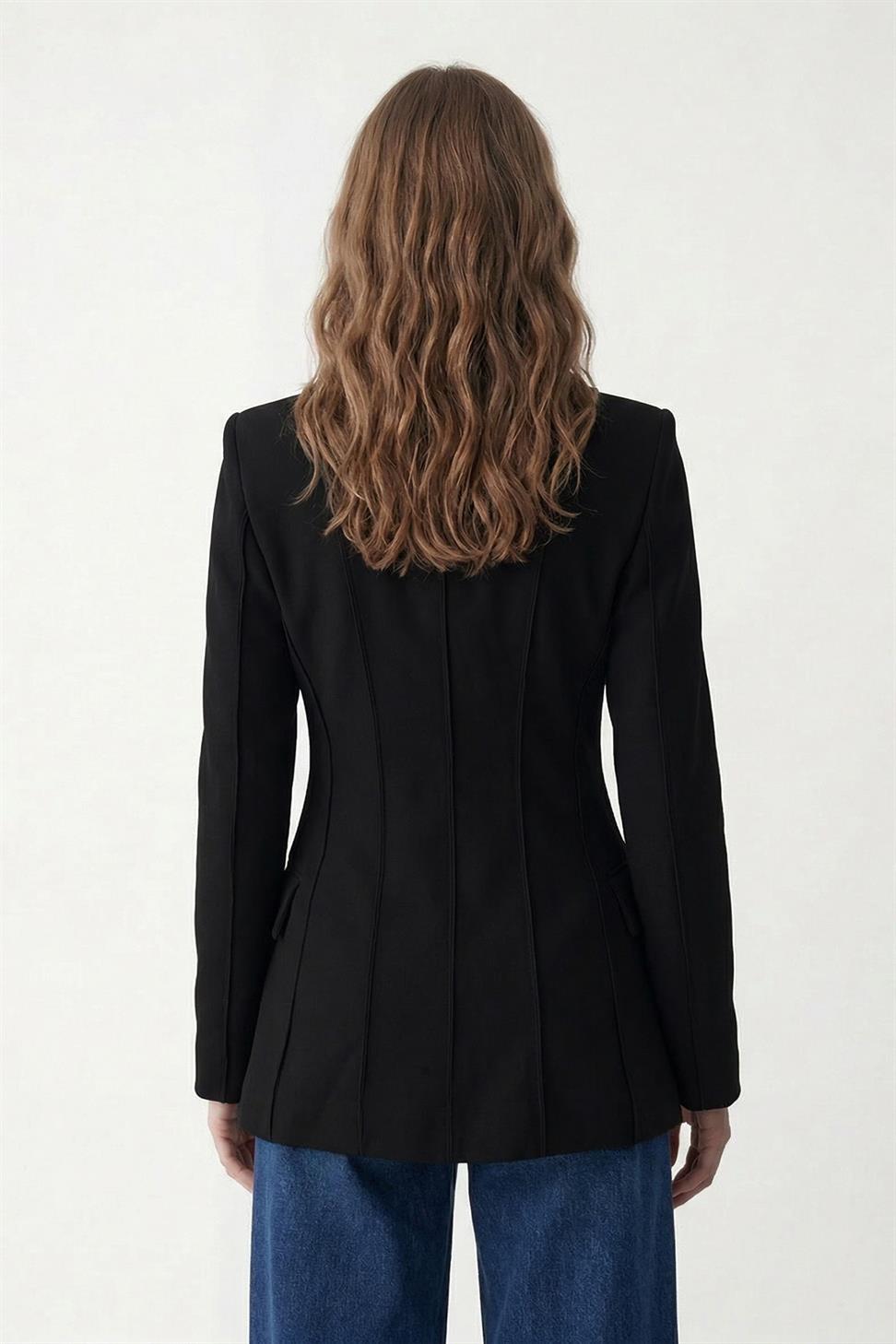 سترة بليزر نسائية ذات قصة ضيقة