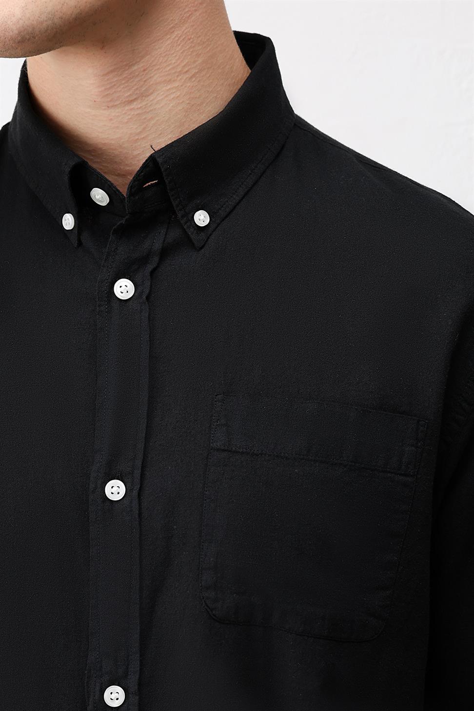 قميص رجالي قطني بأزرار عند الياقة