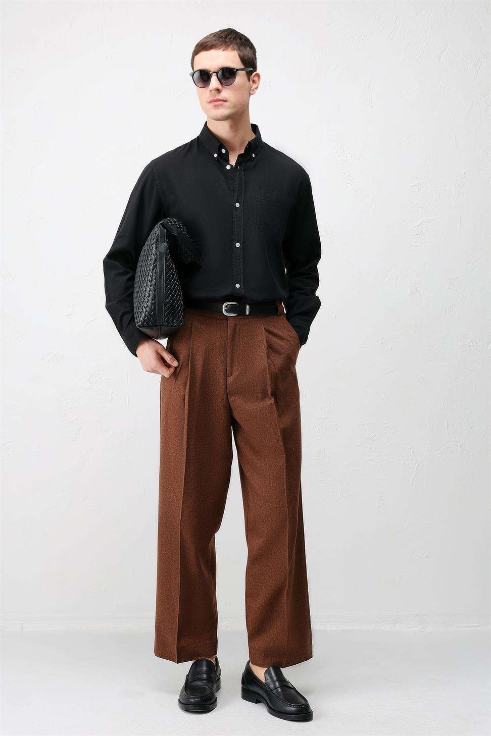 قميص رجالي قطني بأزرار عند الياقة