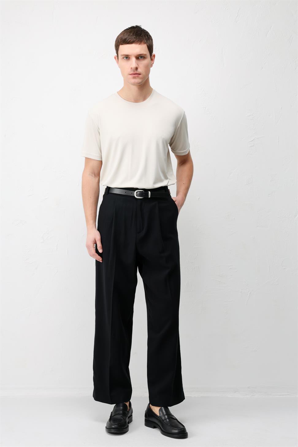 بنطلون رجالي بخصر عالٍ وقصة مريحة