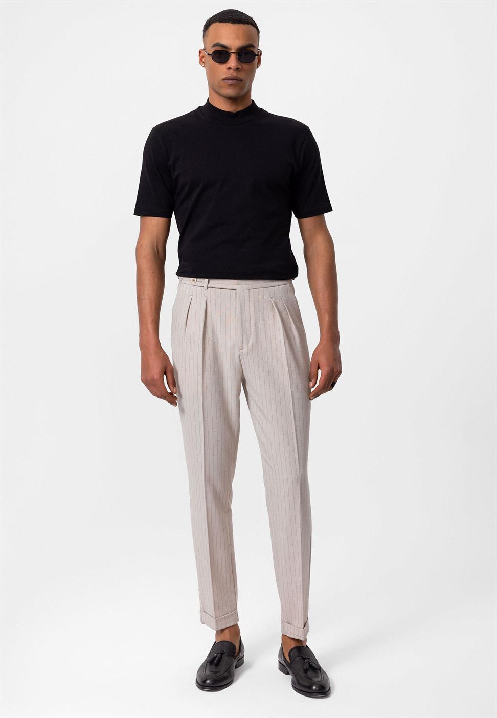 تي شيرت أساسي بقصة ضيقة