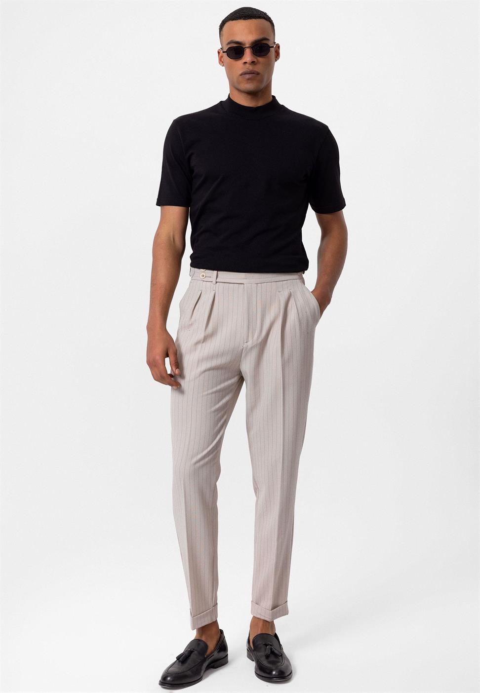 تي شيرت أساسي بقصة ضيقة