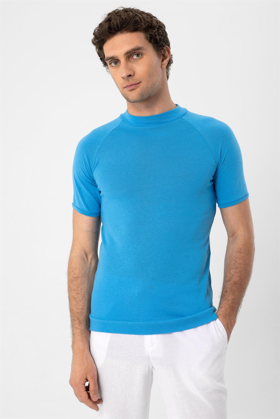 تي شيرت رجالي بقصة ضيقة وياقة دائرية
