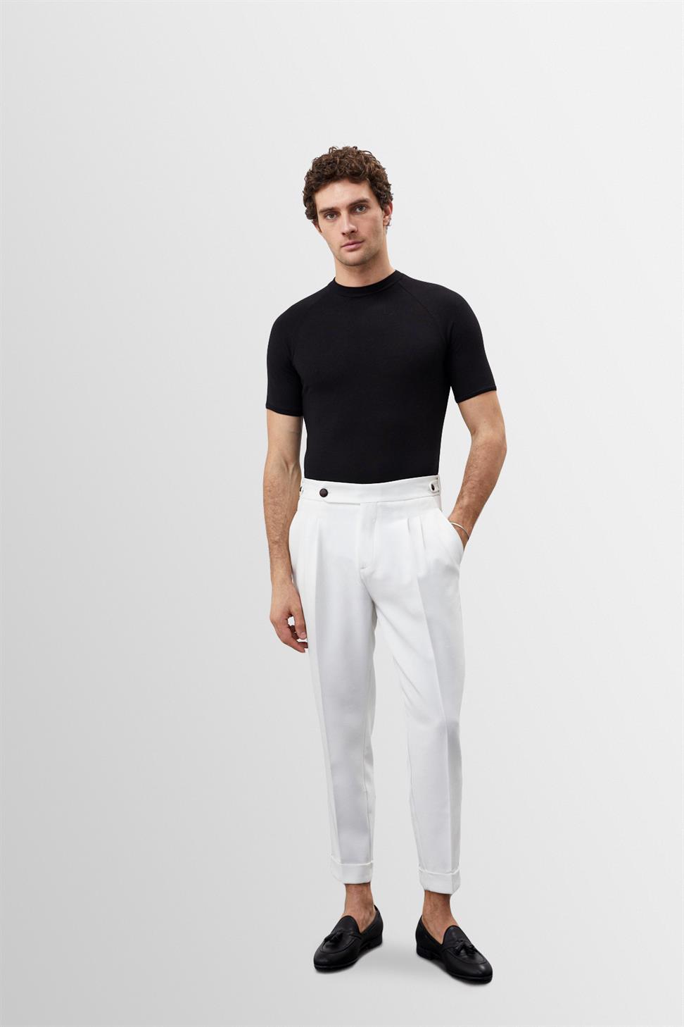 تي شيرت رجالي بقصة ضيقة وياقة دائرية