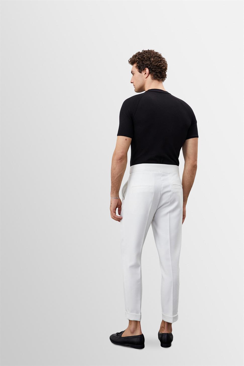 تي شيرت رجالي بقصة ضيقة وياقة دائرية