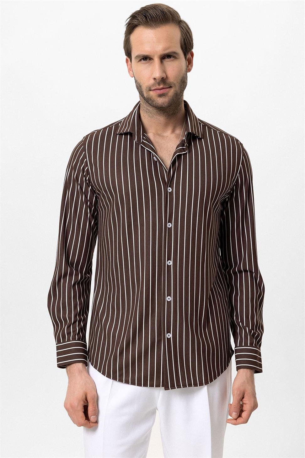 قميص رجالي مخطط بقصة ضيقة وأكمام طويلة